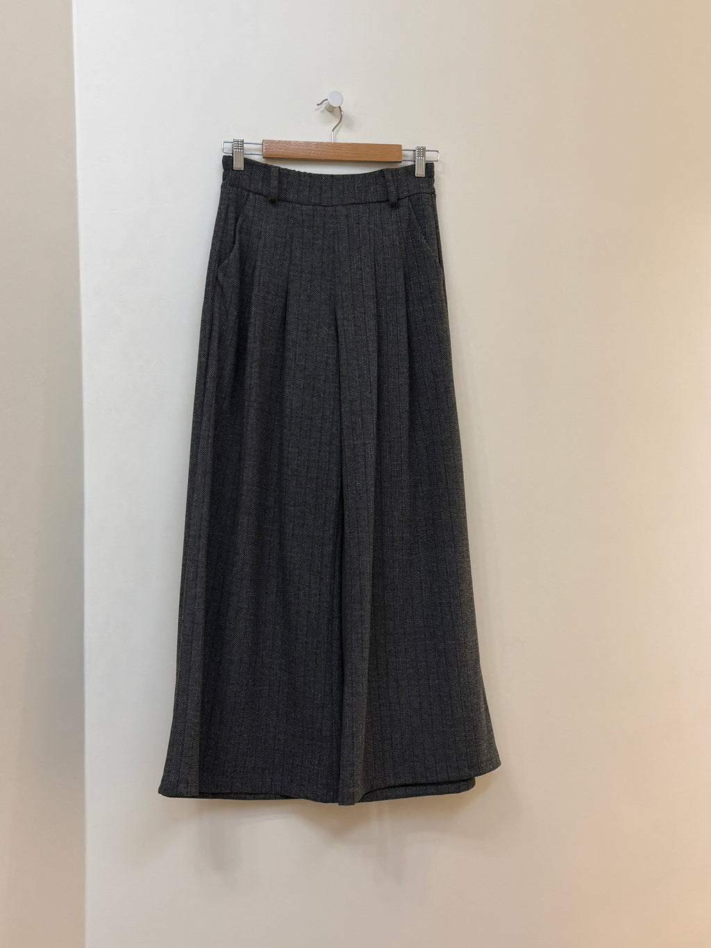 Pantalon Nikita rayures grises