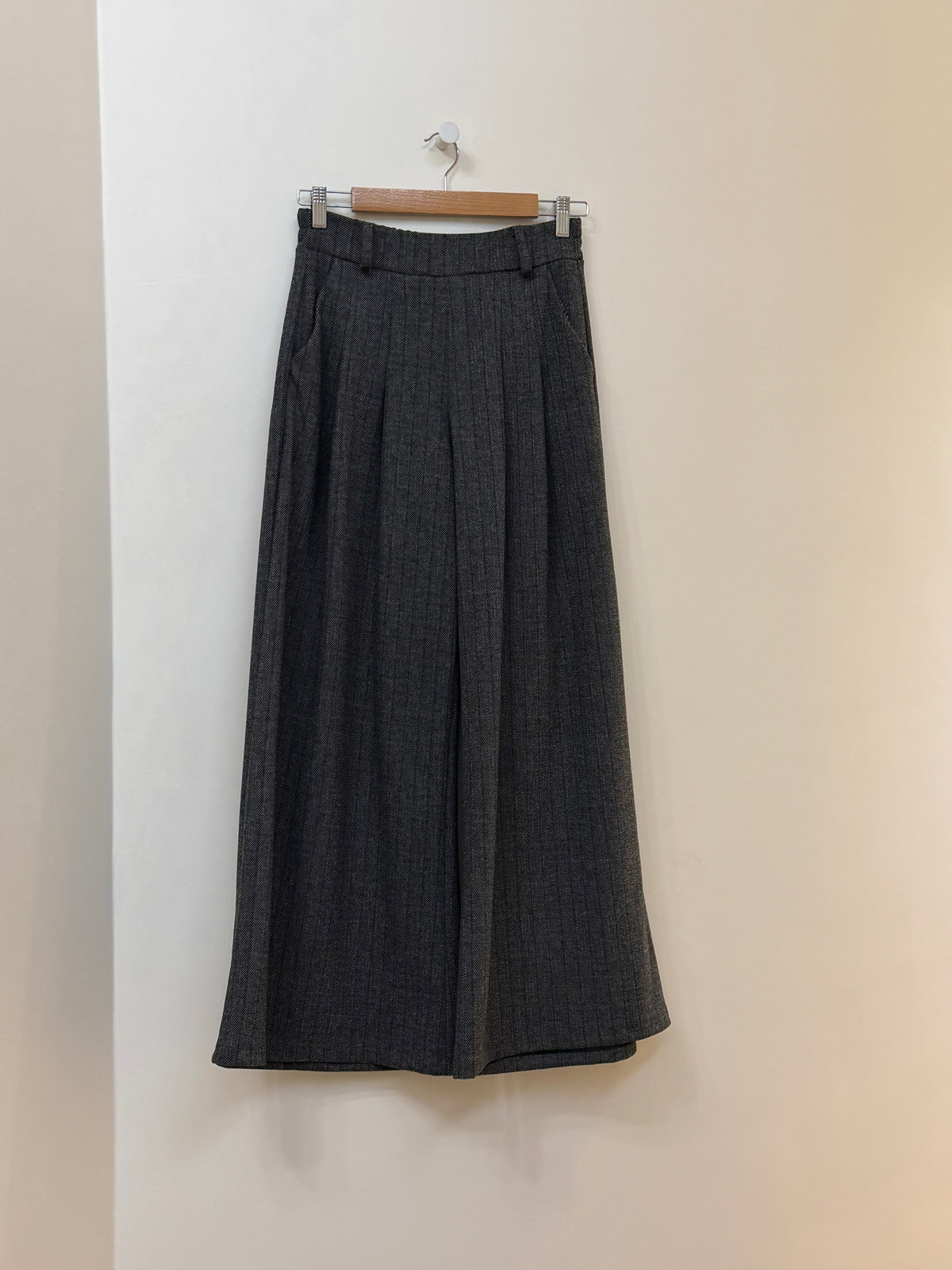 Pantalon Nikita rayures grises